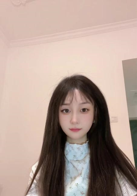 实惠零零后嫩妹子