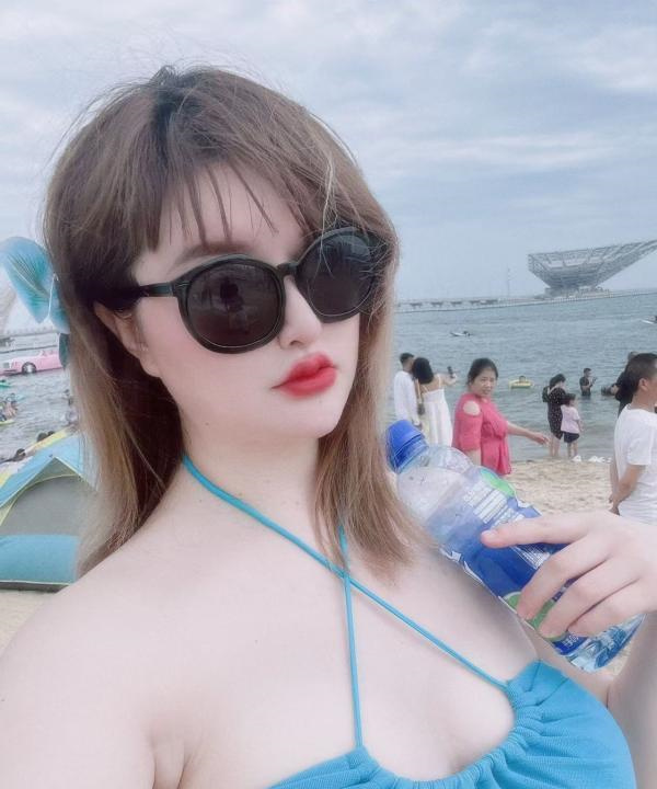 体验胸大会手法美女