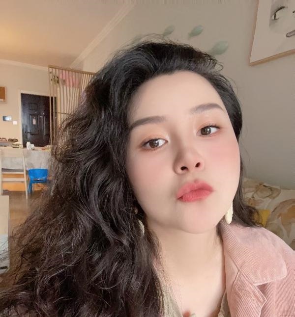 一线天少妇