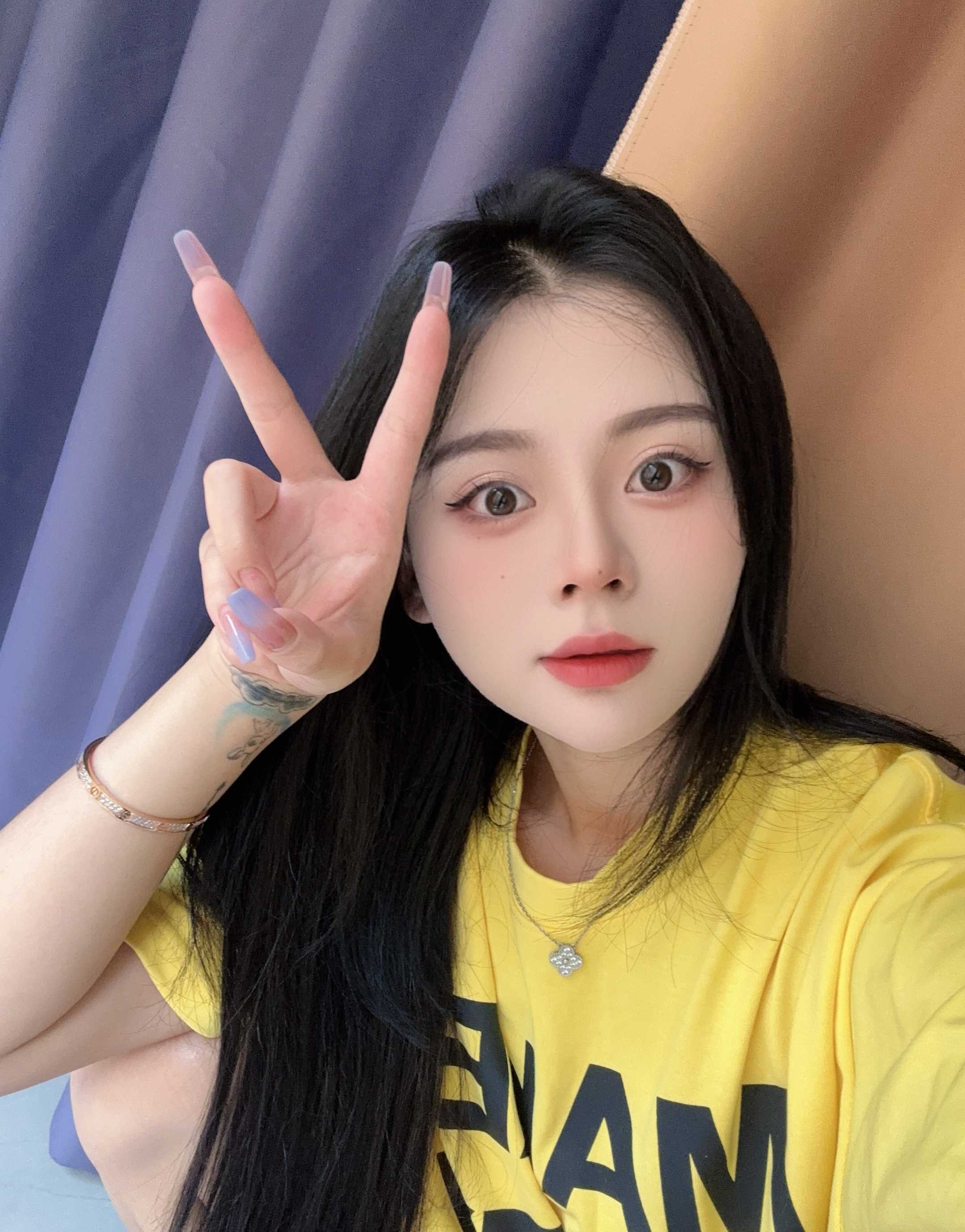 年轻妹妹皮肤很好