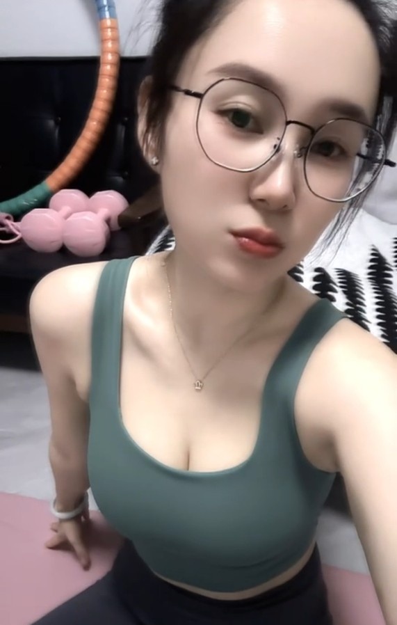 温柔眼镜妹妹