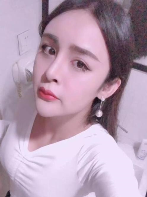 二刷美艳骚货小玉