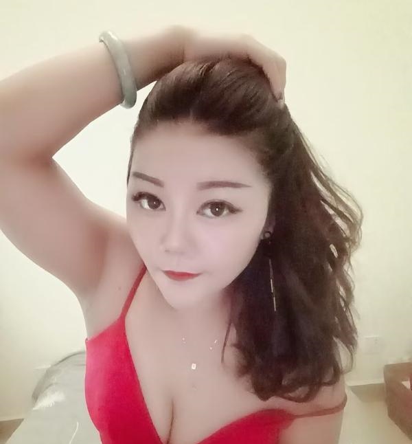 丰满肥臀骚妇