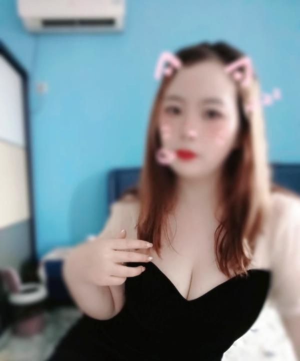喷S 大胸翘臀人妻