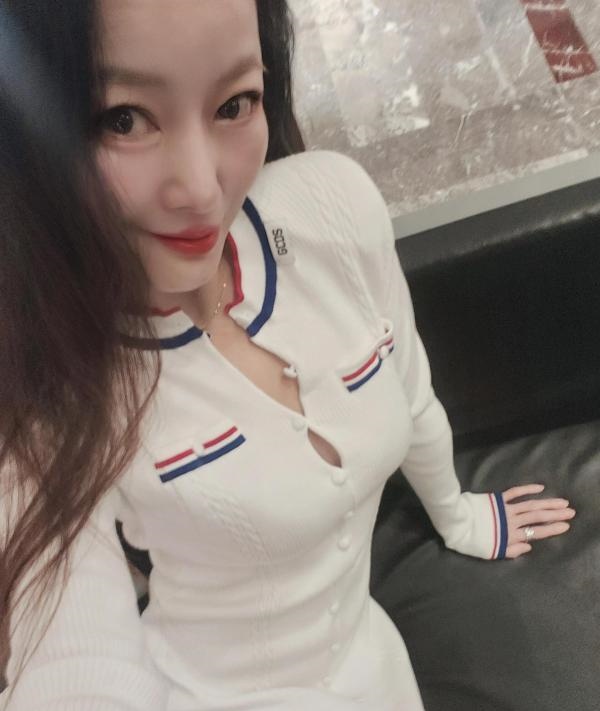 火辣翘臀奶凶姐姐
