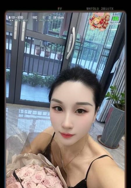 麦地舌吻口爆妹