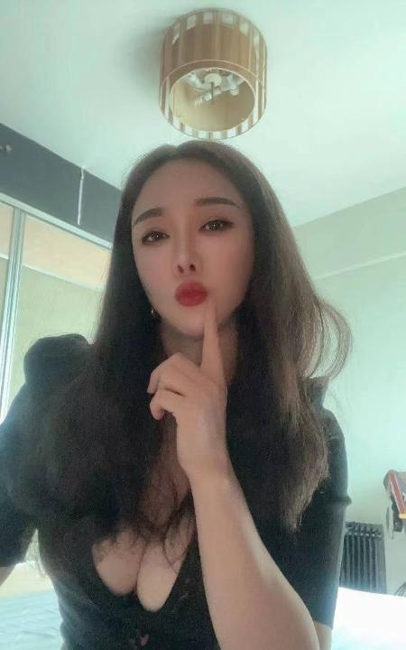 气质美乳轻熟女