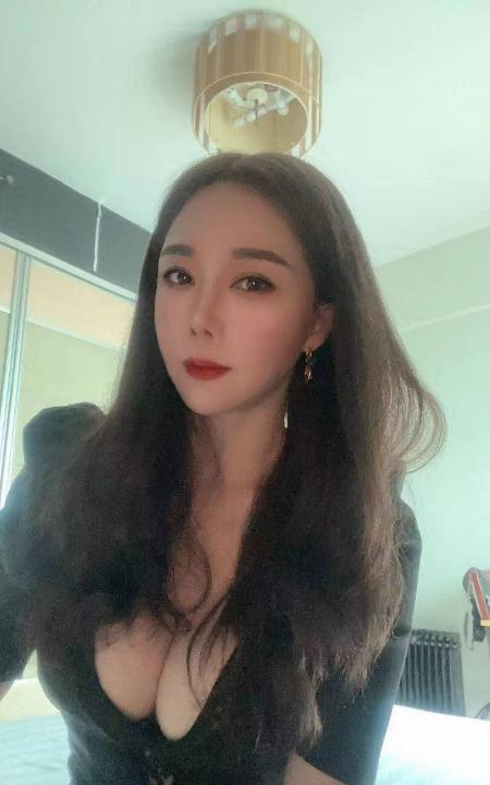 气质美乳轻熟女