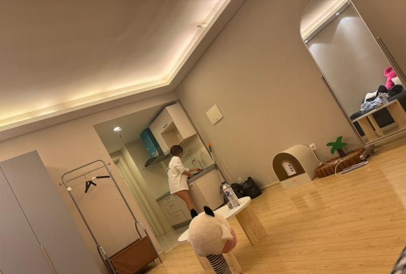 服务系左小右