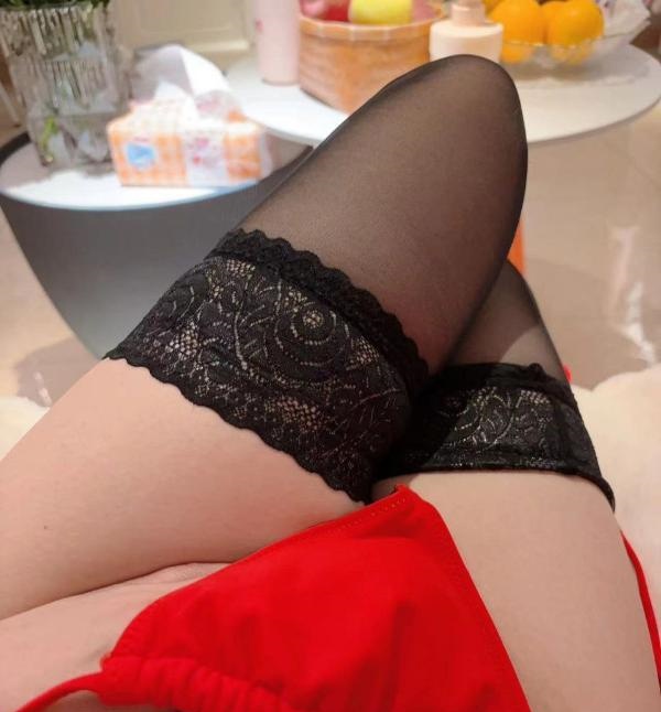 迷人笑容可爱小妮子