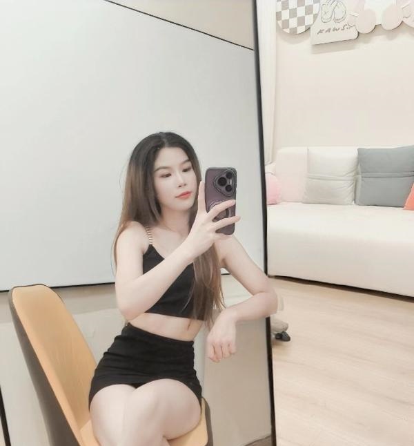 蜀山深喉舌吻身材好