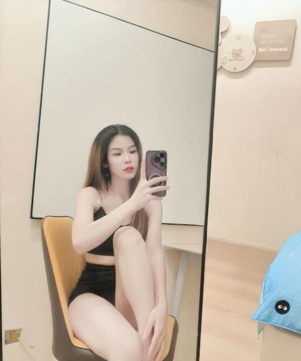 蜀山深喉舌吻身材好
