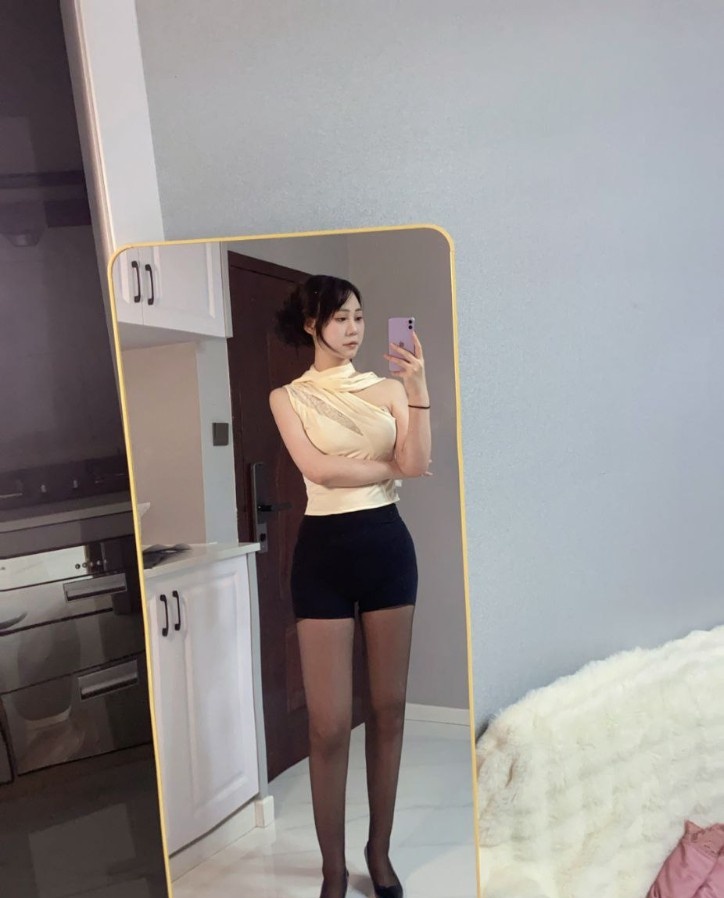 前凸后翘后入很爽