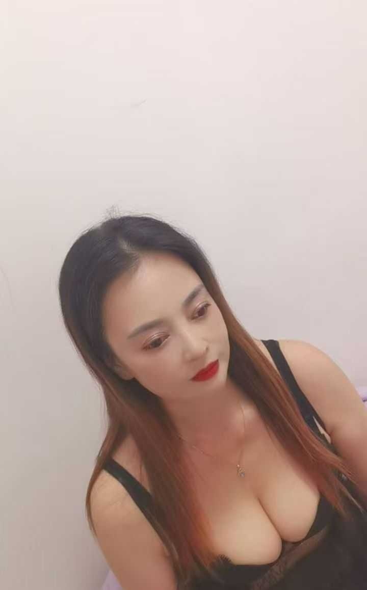 热情似火的熟女
