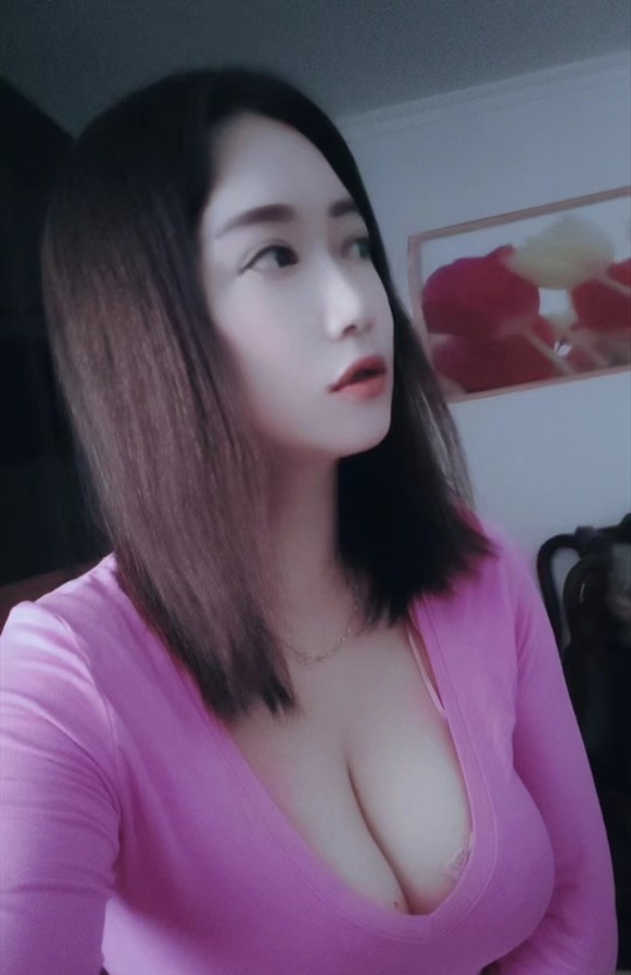 鼓楼大胸妹纸