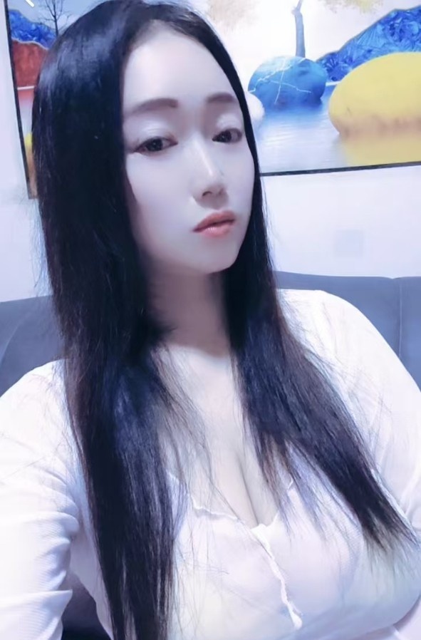 鼓楼大胸妹纸