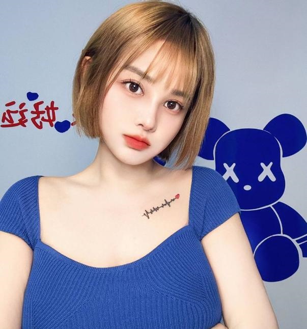 丰满身材大波姐姐