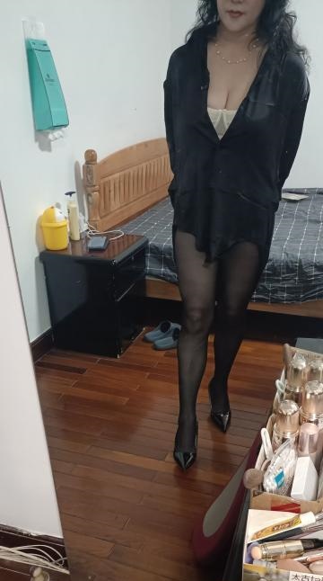 巨乳翘臀少妇