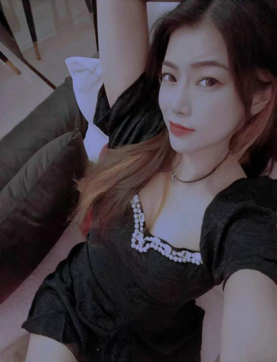 大胸前凸后翘的诱惑