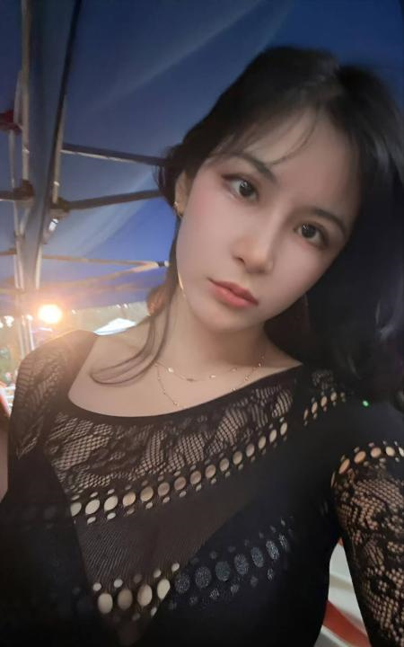 猛插金金的小骚逼