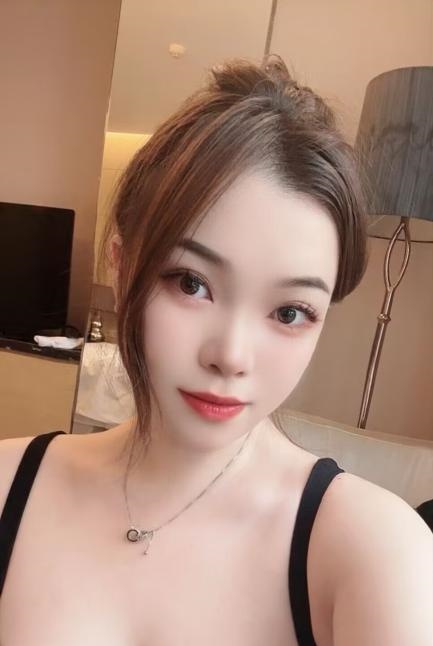 哈市大胸美女