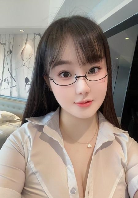 制服巨乳梓潼