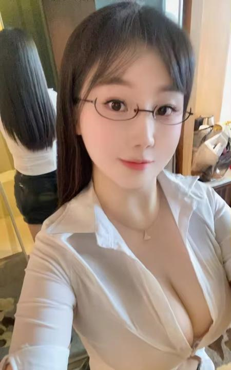 制服巨乳梓潼