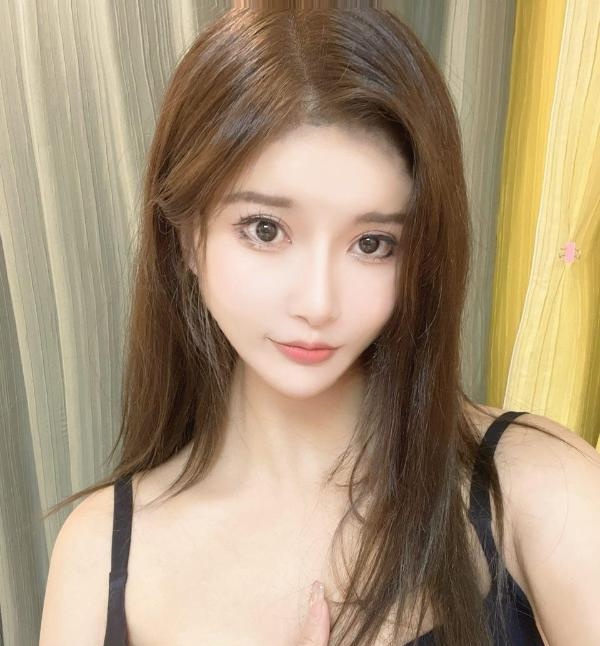 身材白嫩长腿小美女