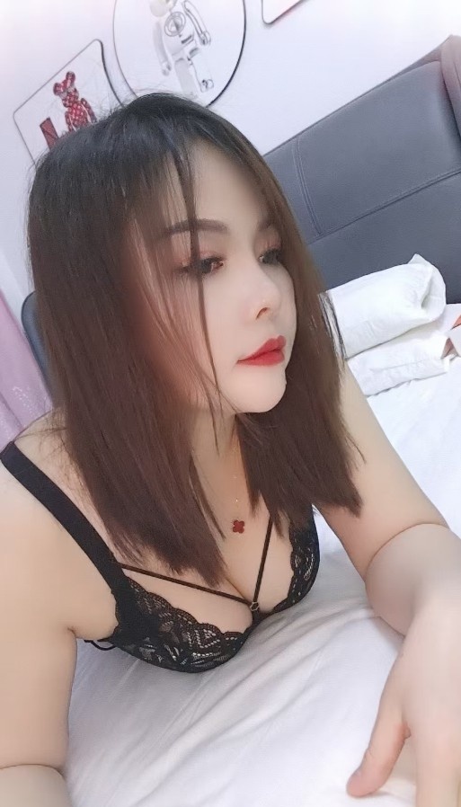大胸苗妹