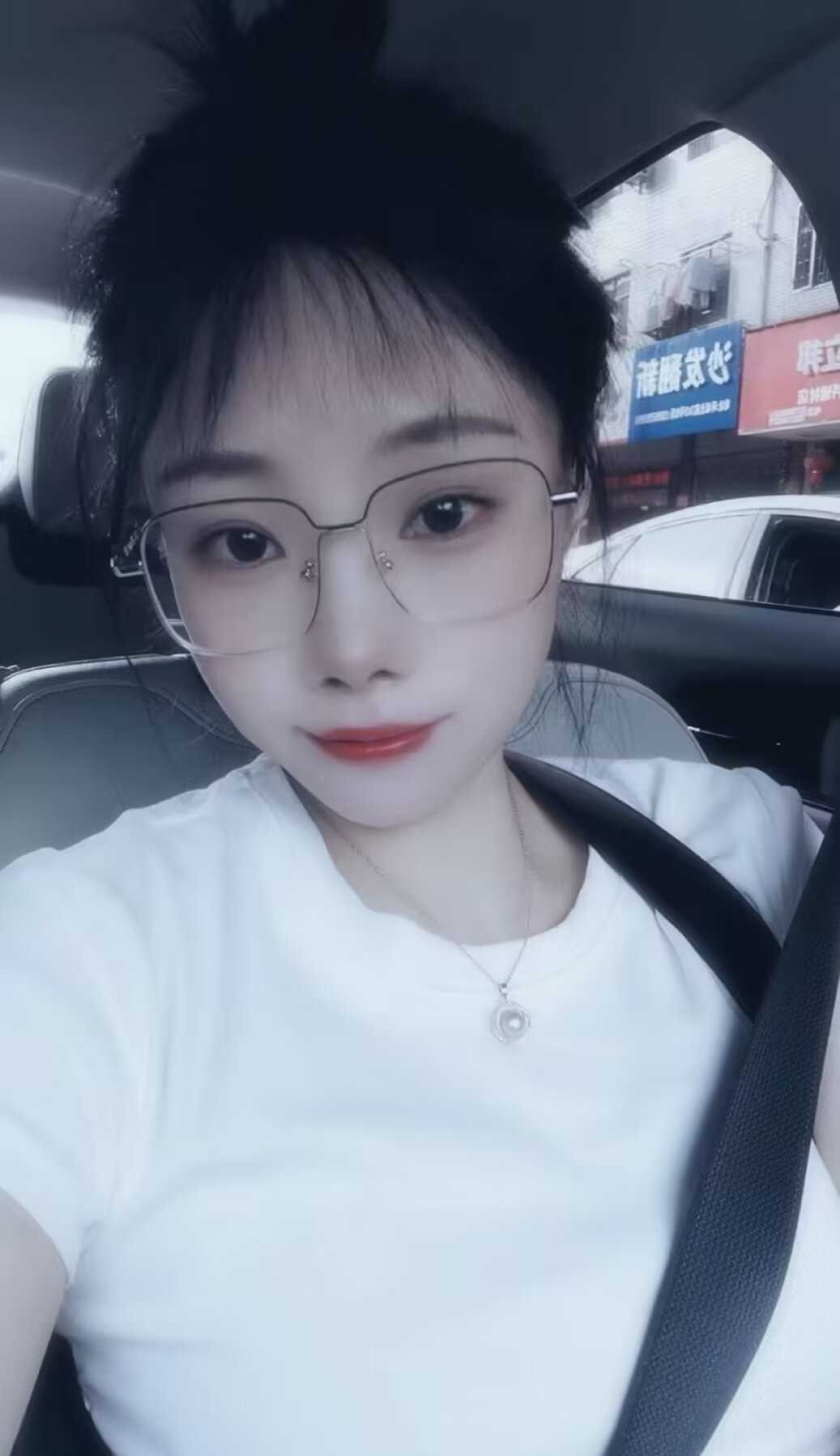 惠山眼镜妹