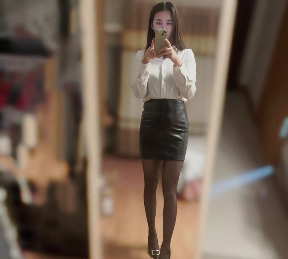 多刷蝴蝶喷水骚妹