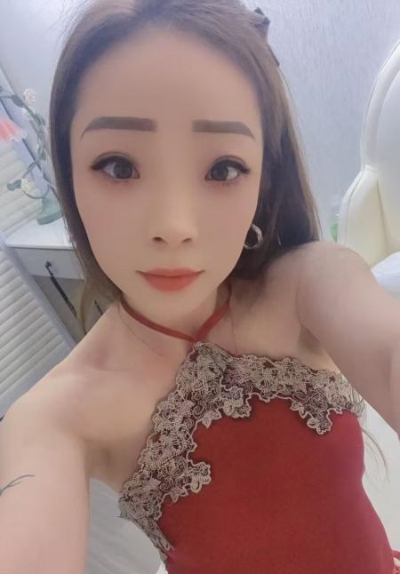 肤白貌美小巧玲珑少妇