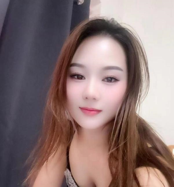 大胸舌吻少妇