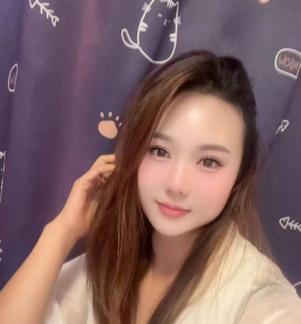 大胸舌吻少妇