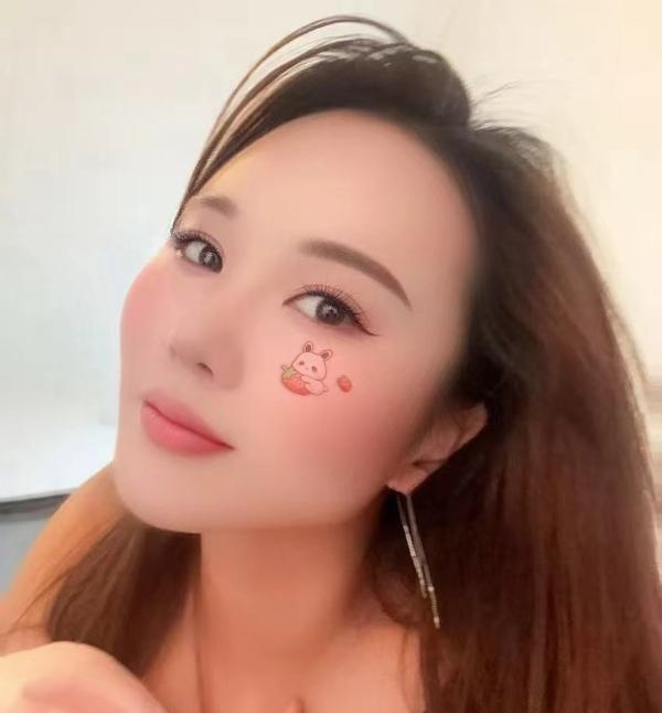 大胸舌吻少妇
