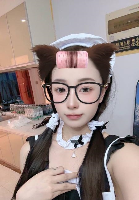武侯粉嫩小白兔琪宝