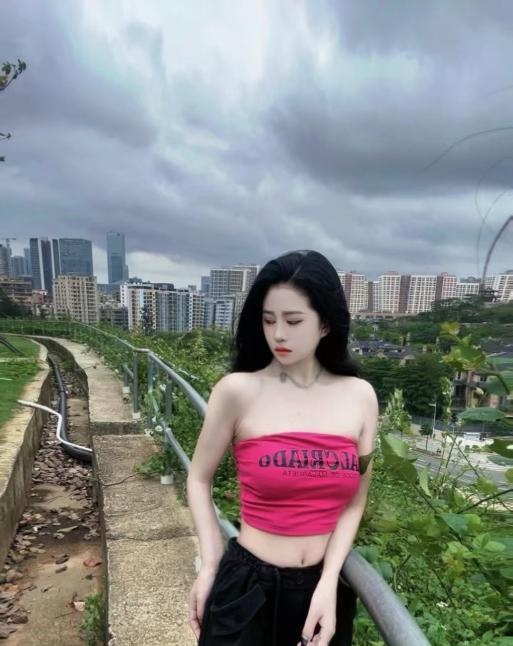 包河娇小玲珑的小美女