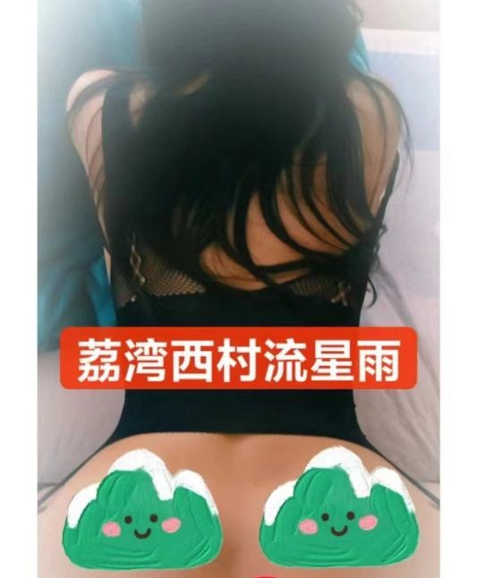大胸服务性少妇