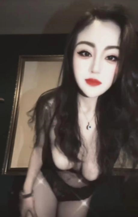 南湖翘臀小姐姐