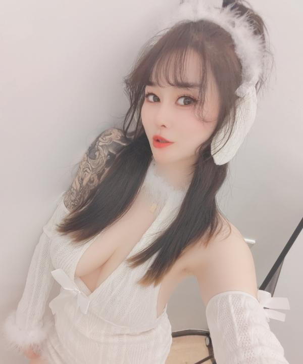 花臂巨乳老师