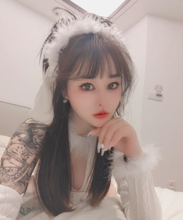 花臂巨乳老师