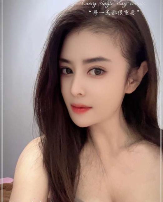 虎丘翘臀长腿美女