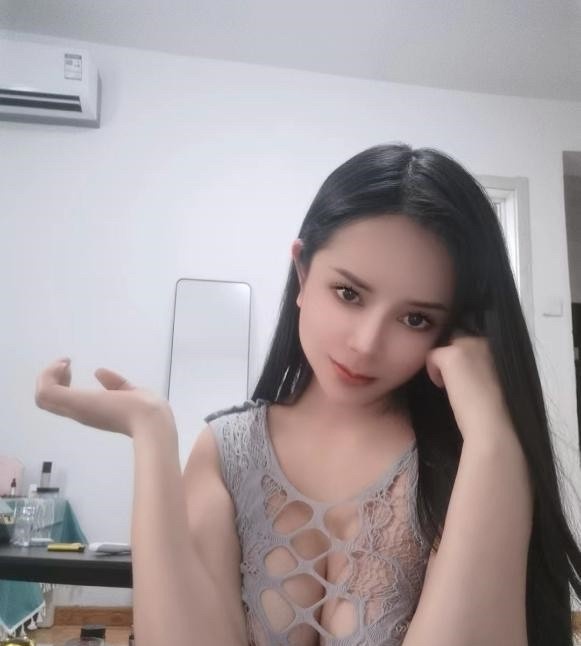 百家湖娇小美女