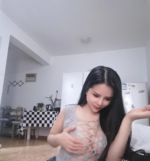 百家湖娇小美女