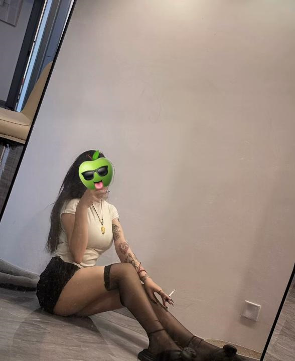 瑶海年轻小美女