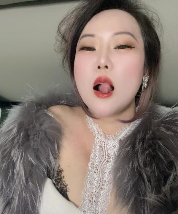 大屁股骚姐姐黑寡妇