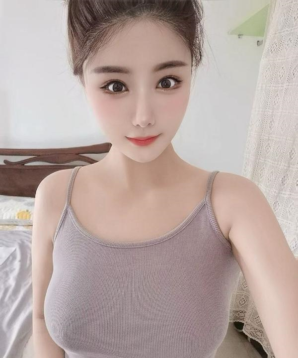 清纯美乳女友绾绾