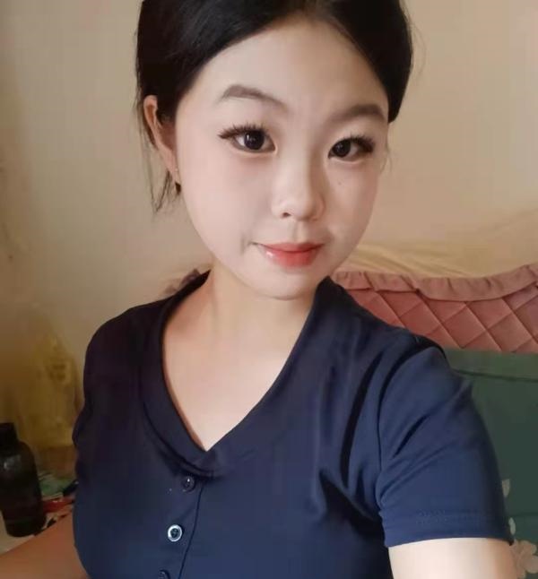 真实微胖18岁学生妹