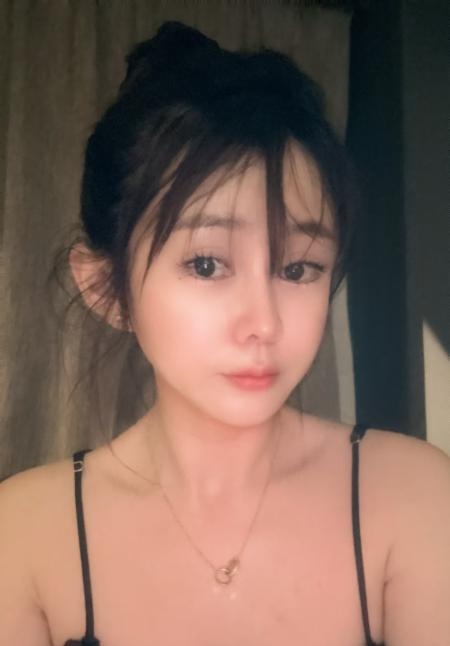 娃娃脸可爱小妹子