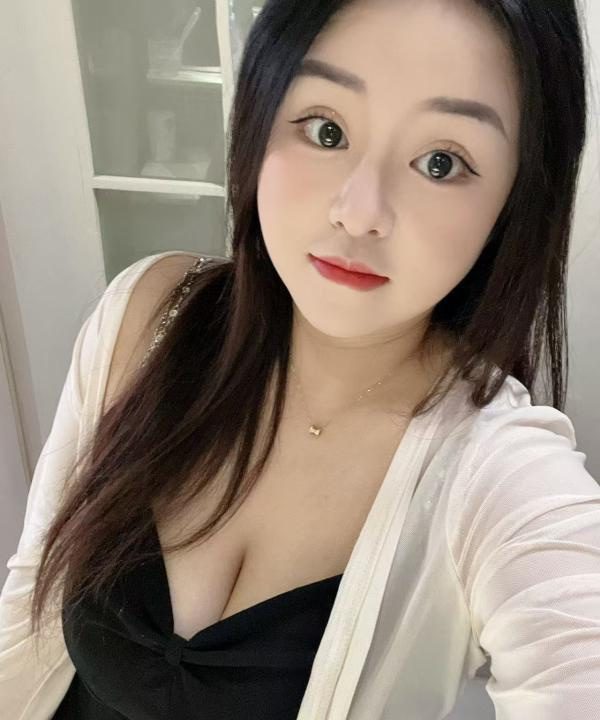 巨乳妹妹很放荡